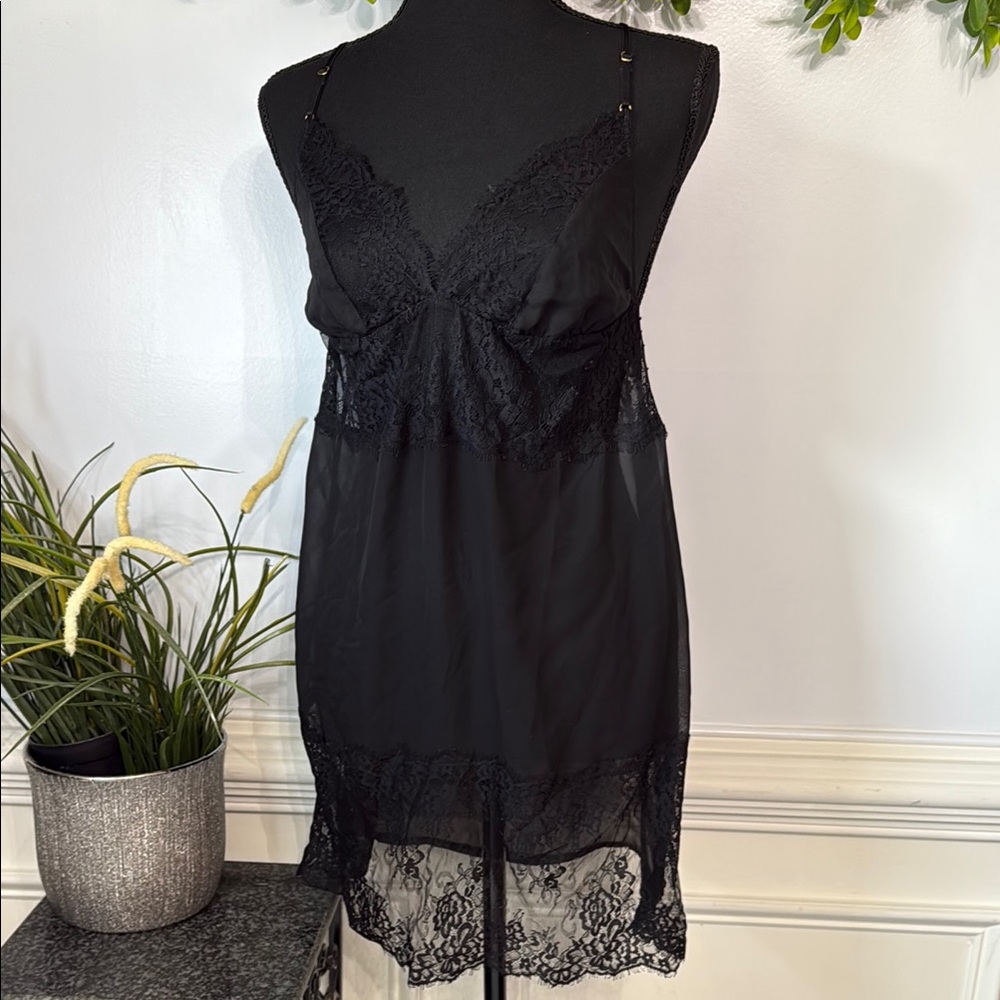 ❤️ Bluebella Black Eyelash Lace Semi Sheer Short Slip Gown S